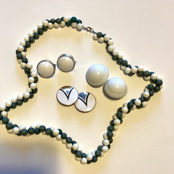 Vintage Costume Jewelry Green White Necklace + 3 Pairs of Clip-on Earrings - Picture 1 of 4